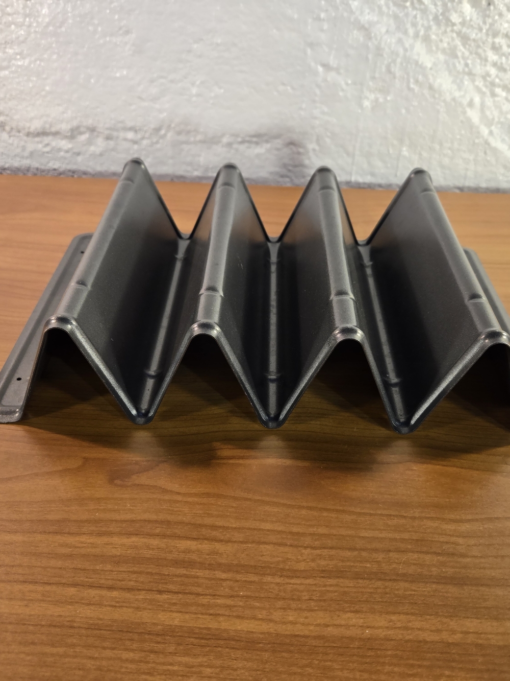 The Pampered Chef V Shaped Taco Chip Baking Pan Non-Stick